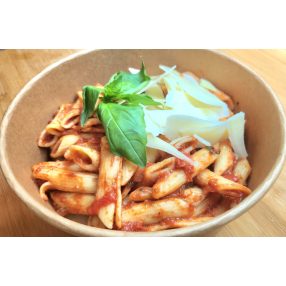  Zöldfűszeres, paradicsomos durum  fusilli tészta parmezán forgáccsal